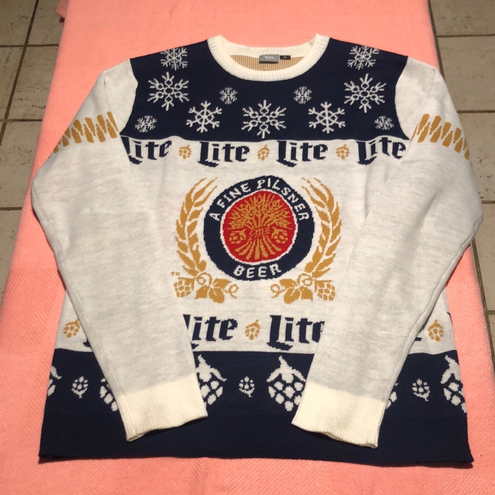 ⭐️⬇️ Miller Lite Men’s Vintage Winter Crewneck Sweater